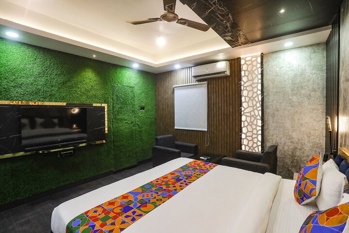Room 10 of 29