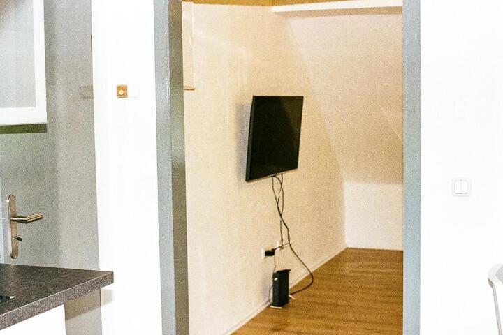 Room 2 of 10