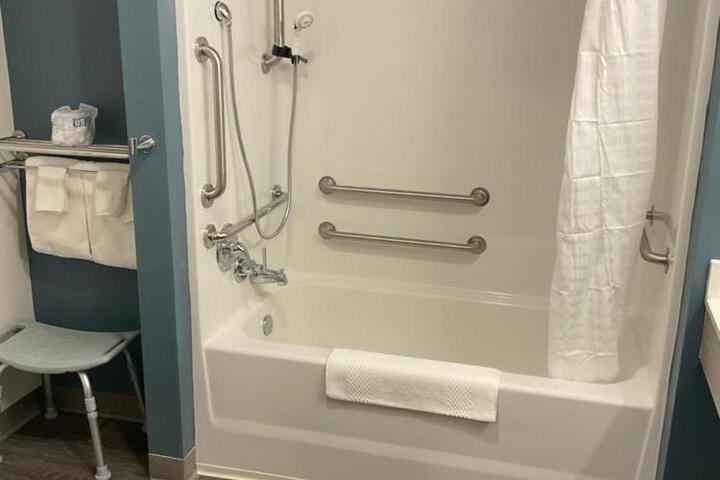 Suite Queen Bed (1 of 3)
