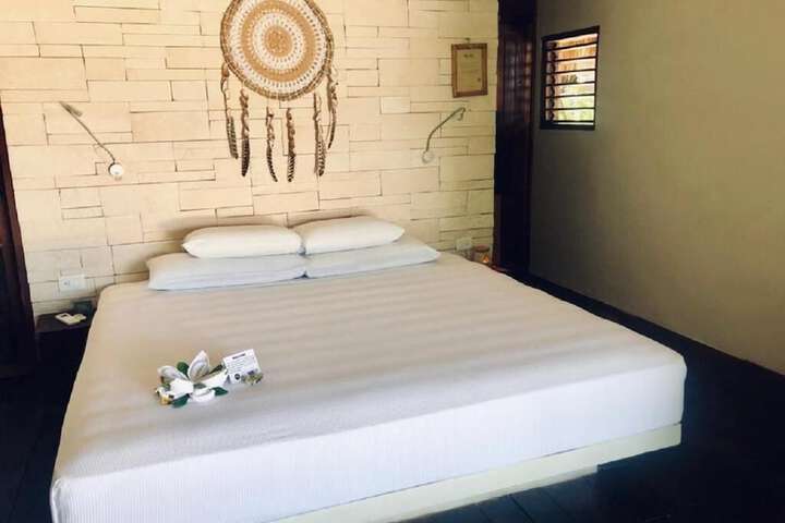 Room 8 of 34