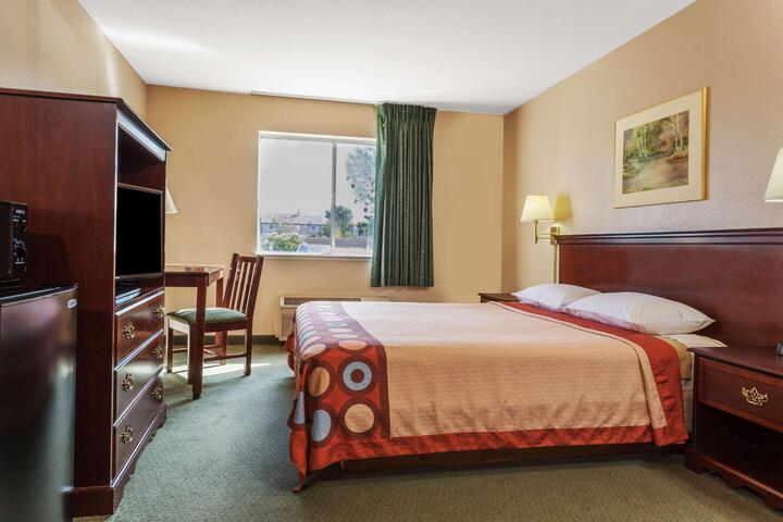 1 King Bed (6 of 6)