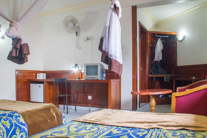 Room 4 of 33