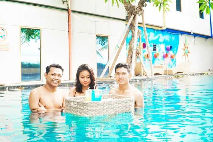 Hotel with Pool