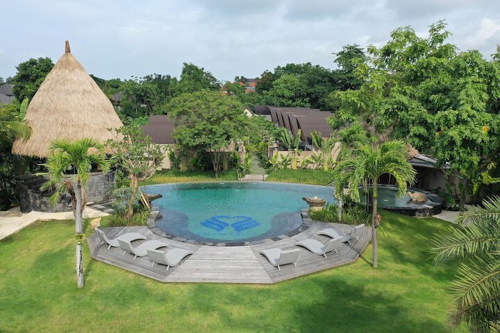 Hotel with Pool
