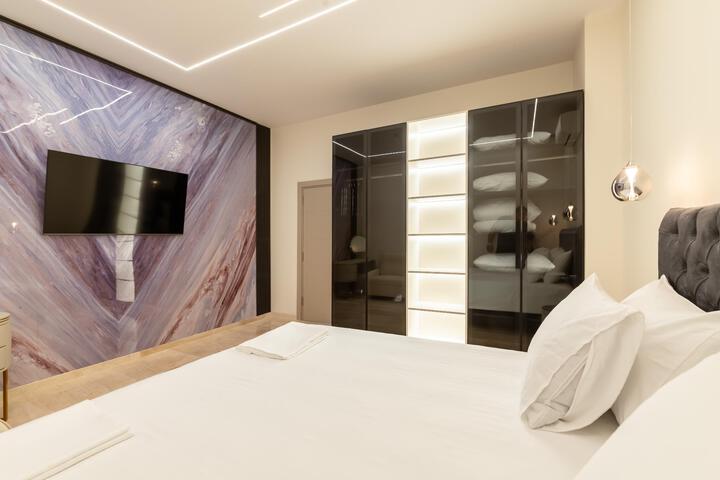 Room 14 of 76