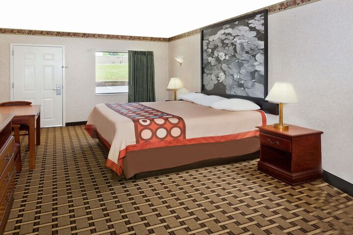 1 King Bed (3 of 12)
