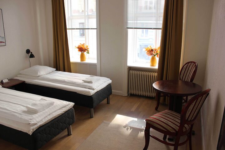 Room 2 of 8