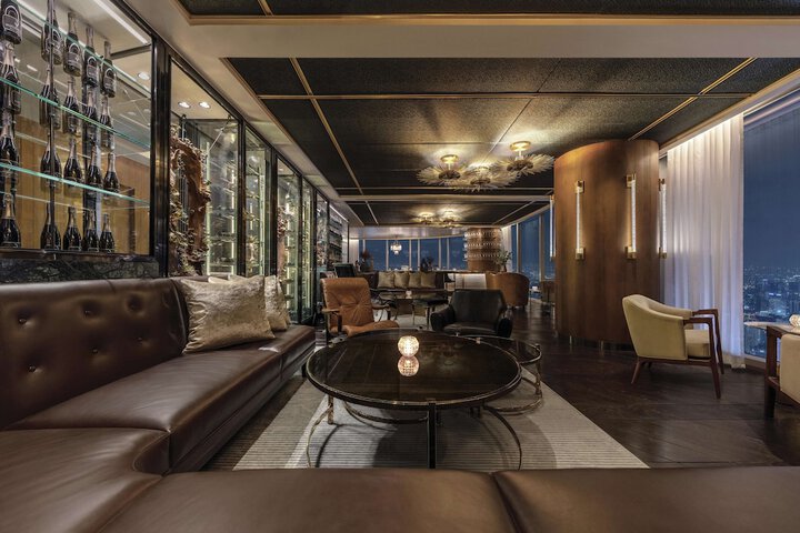 Lounge 122 of 178