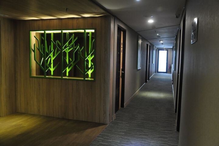 Ballroom/Hall 48 of 55