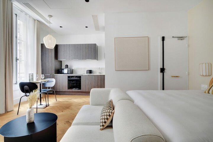 Room 2 of 28