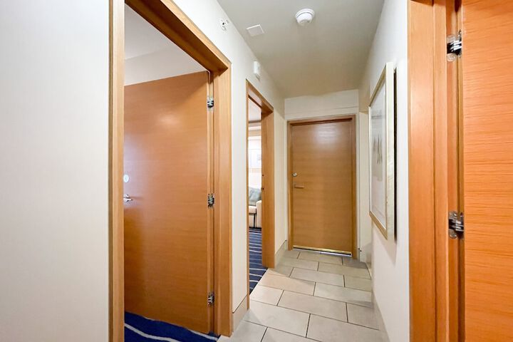 Room 65 of 213