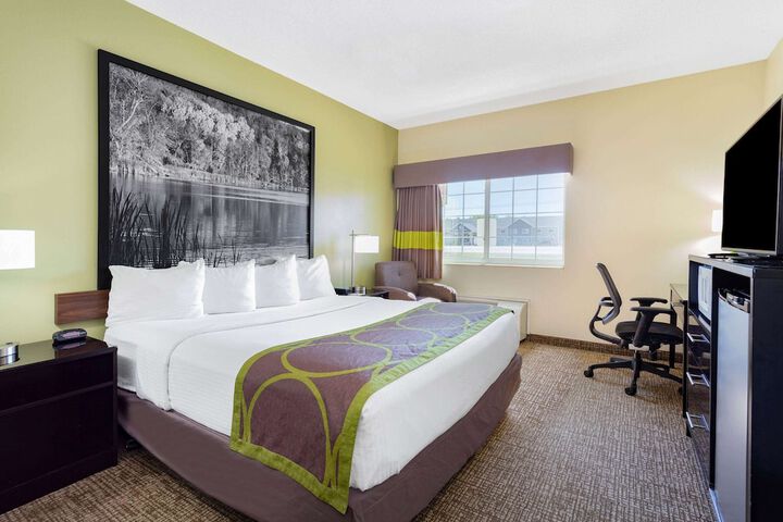 Room 7 of 27