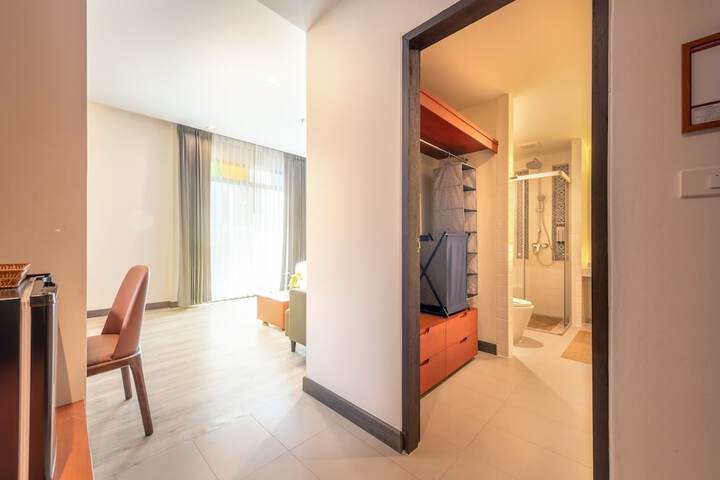Room 35 of 83