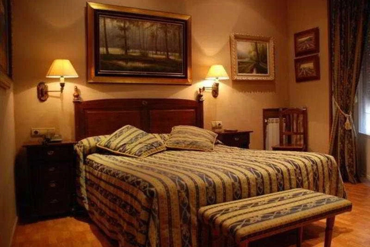 Room 3 of 9