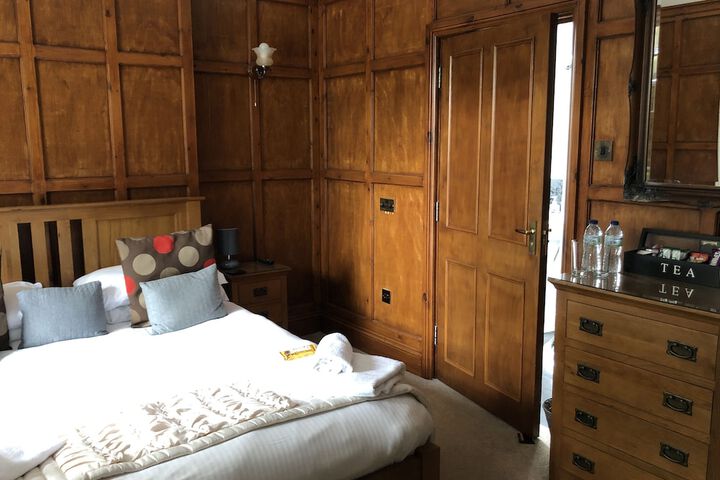 Room 7 of 25