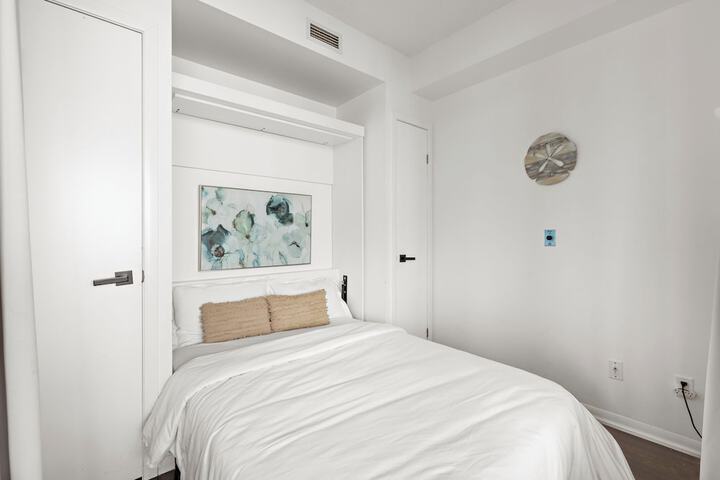 Room 8 of 33