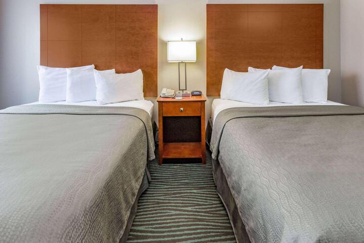 1 Queen Bed Mobility Accessible (14 of 14)