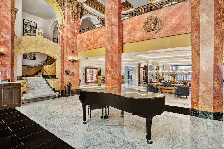 Lobby lounge