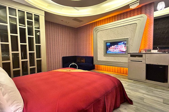 Room 27 of 97