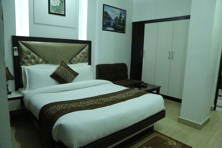 Room 3 of 25