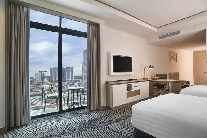 Room 18 of 94