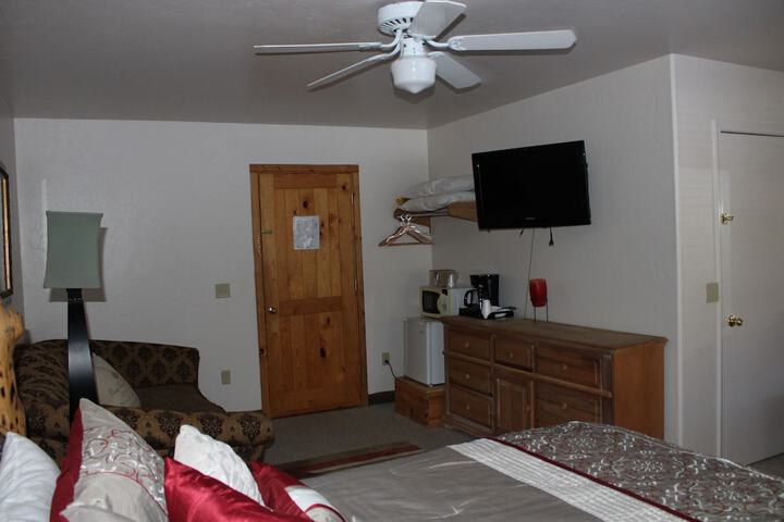 Room 9 of 104