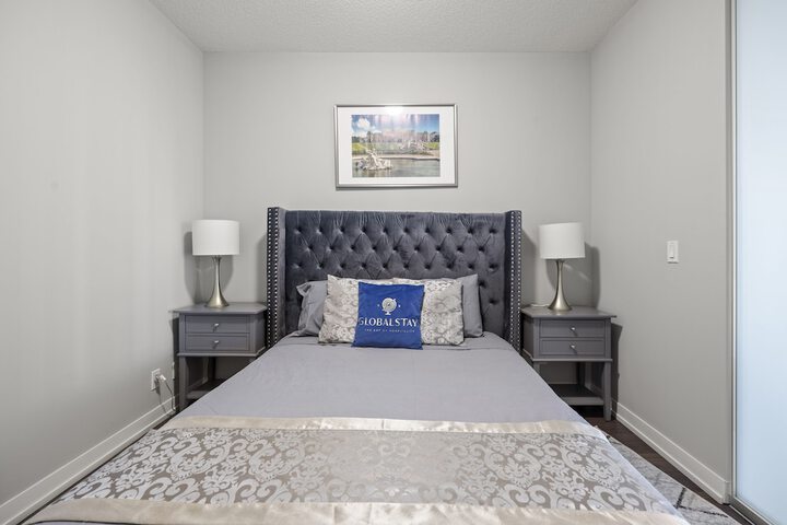 Room 30 of 242