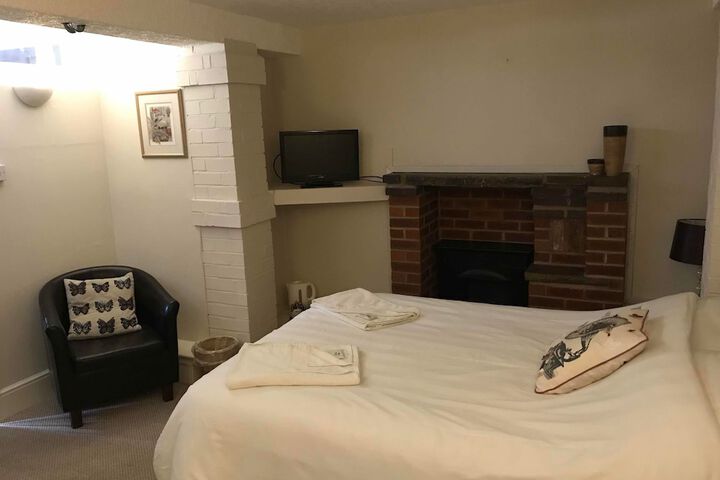 Room 8 of 27