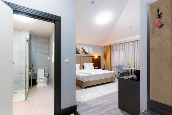 Room 22 of 48