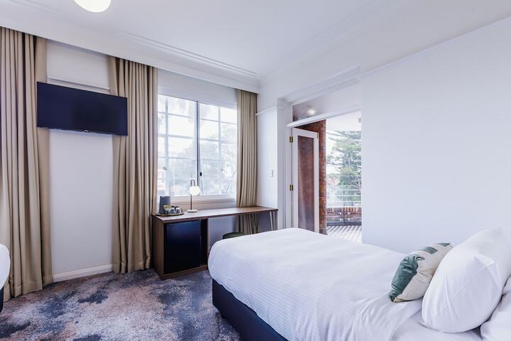 Room 8 of 28