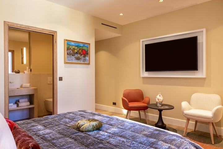 Room 2 of 23