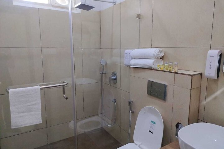 Room 8 of 19