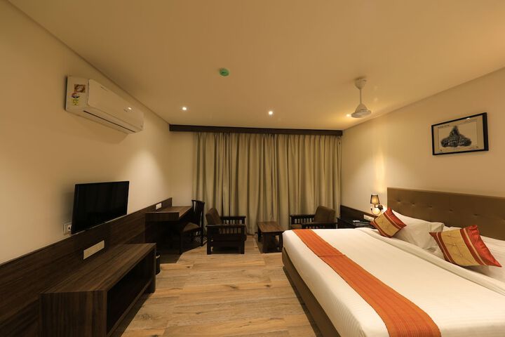 Room 9 of 33
