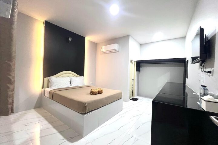 Room 10 of 26