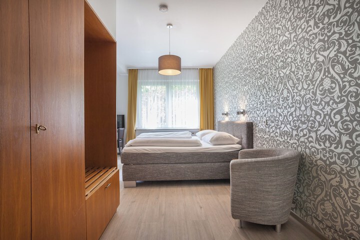 Room 16 of 48