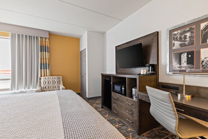 1 King Bed (3 of 34)