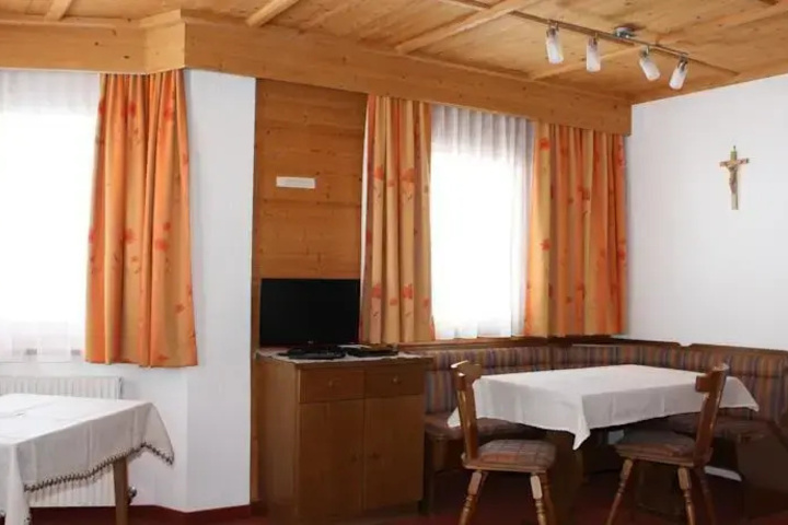 Room 4 of 14