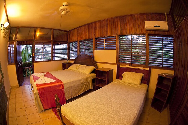 Room 6 of 13
