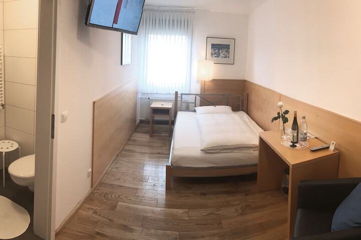 Room 17 of 34