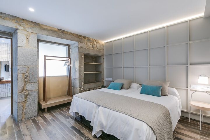 Room 9 of 34