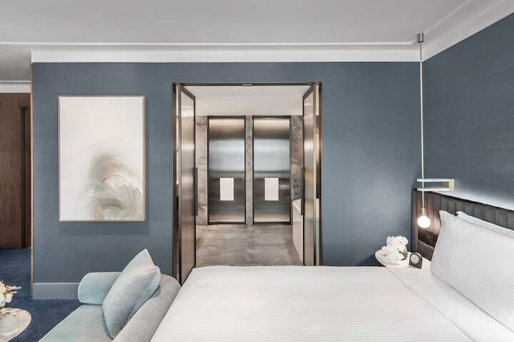 Room 10 of 99