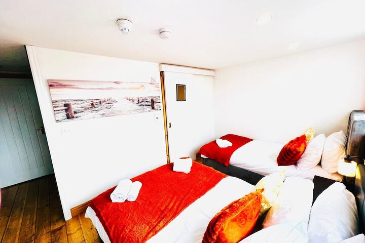 Room 4 of 27