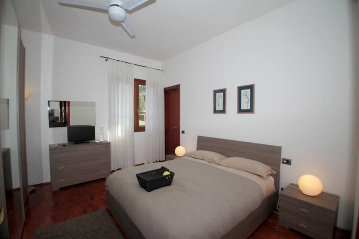Room 14 of 32
