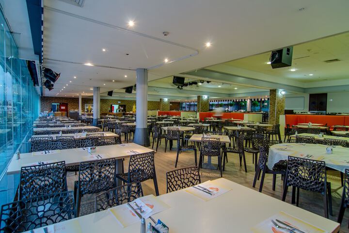 Dining 8 of 26