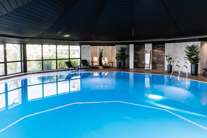 Pool 41 of 66