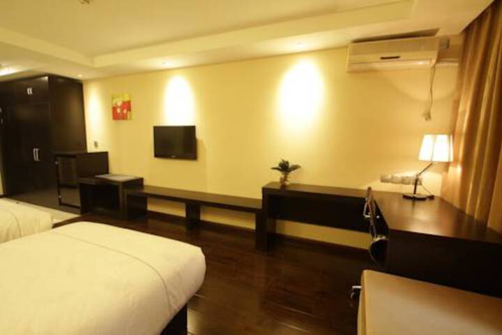Red Hotel
