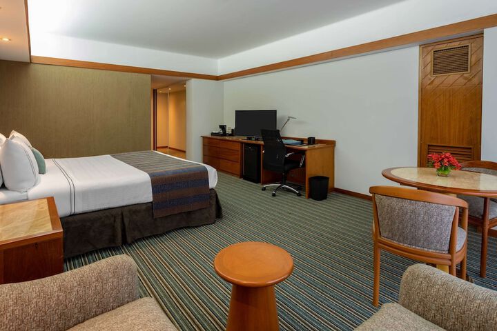 Room 30 of 125