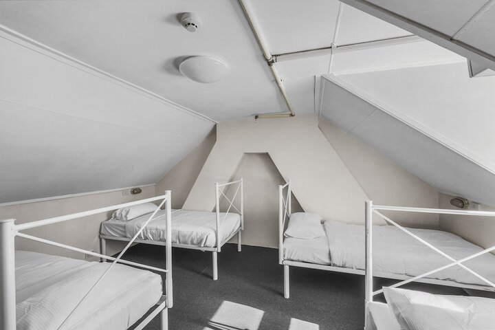 Room 9 of 14