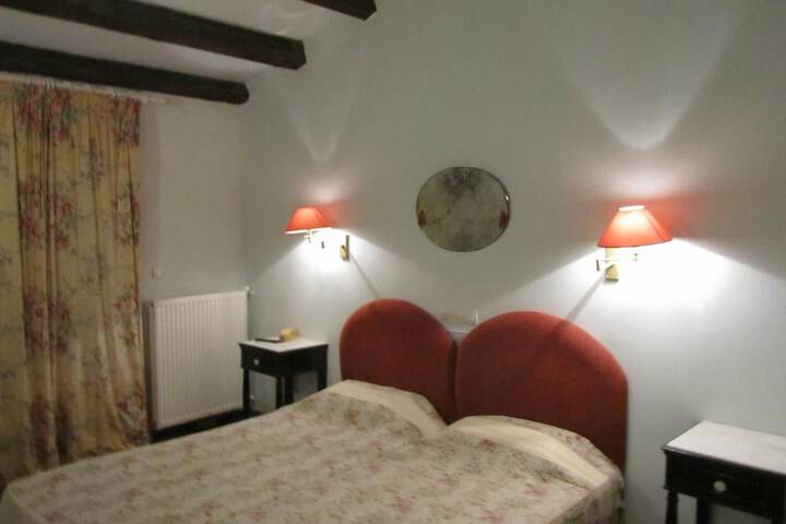 Room 6 of 32