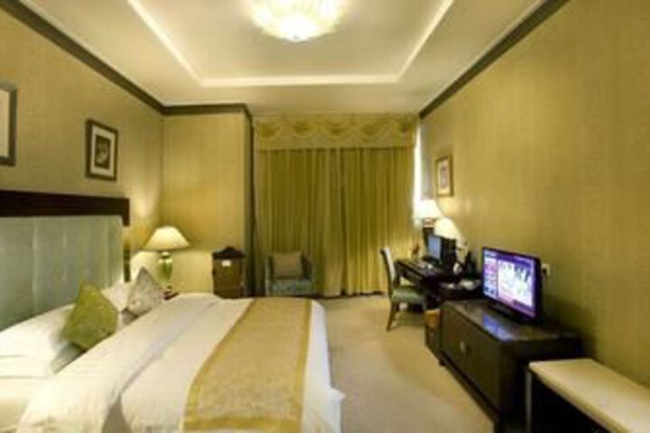Room 13 of 73